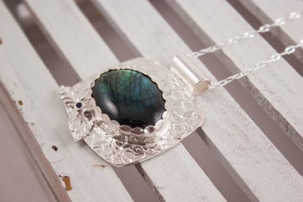 .999 Fine Silver Labradorite Pendant Necklace - Image 2