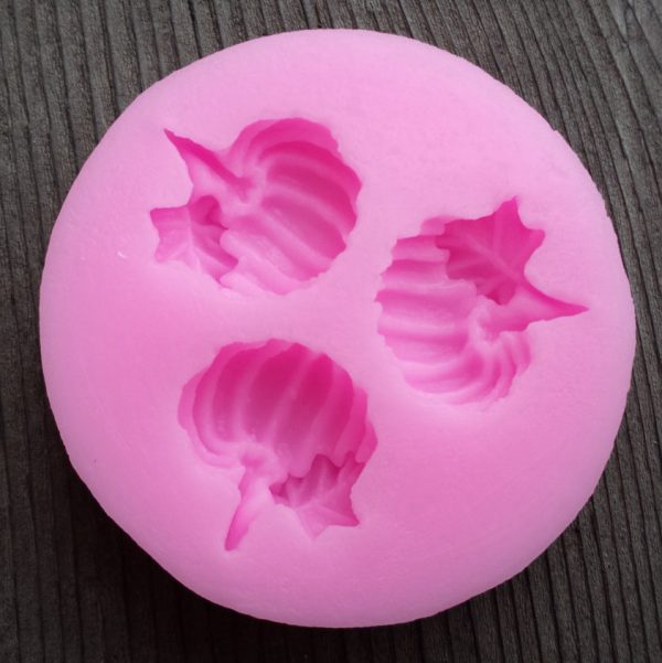 Small Triple Pumpkin Mold – Festive Autumn Charm - Image 2